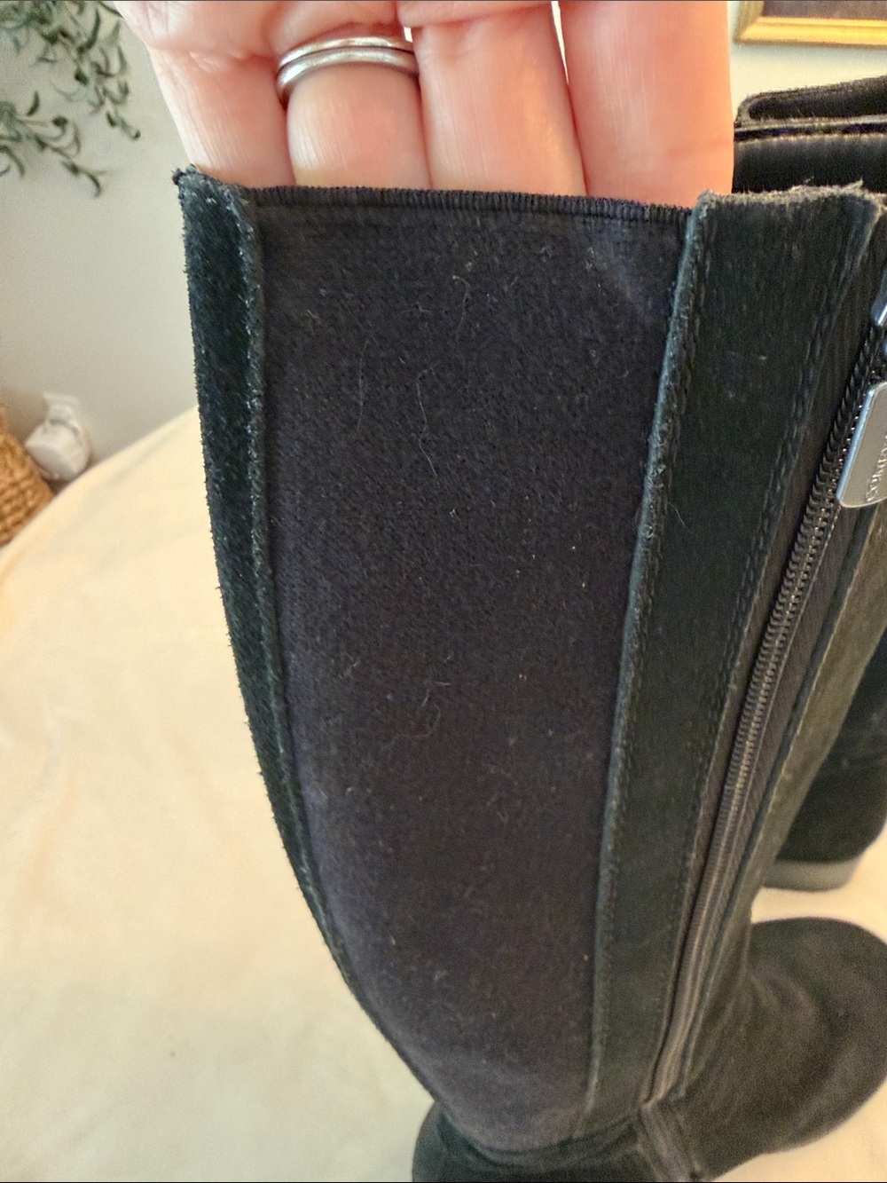 Comfy Moda Black Suede Knee-High Heeled Boots w/ Sherpa Footbed, sz 8 - Picture 7 of 14